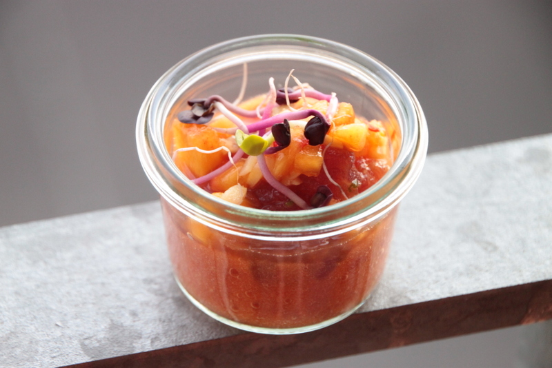 Thunfischtartar mit Pfirsichgelee und Ingwer-Pfirsich-Salsa