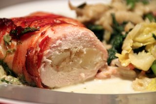 Gefüllte Pouletbrust im Speckmantel