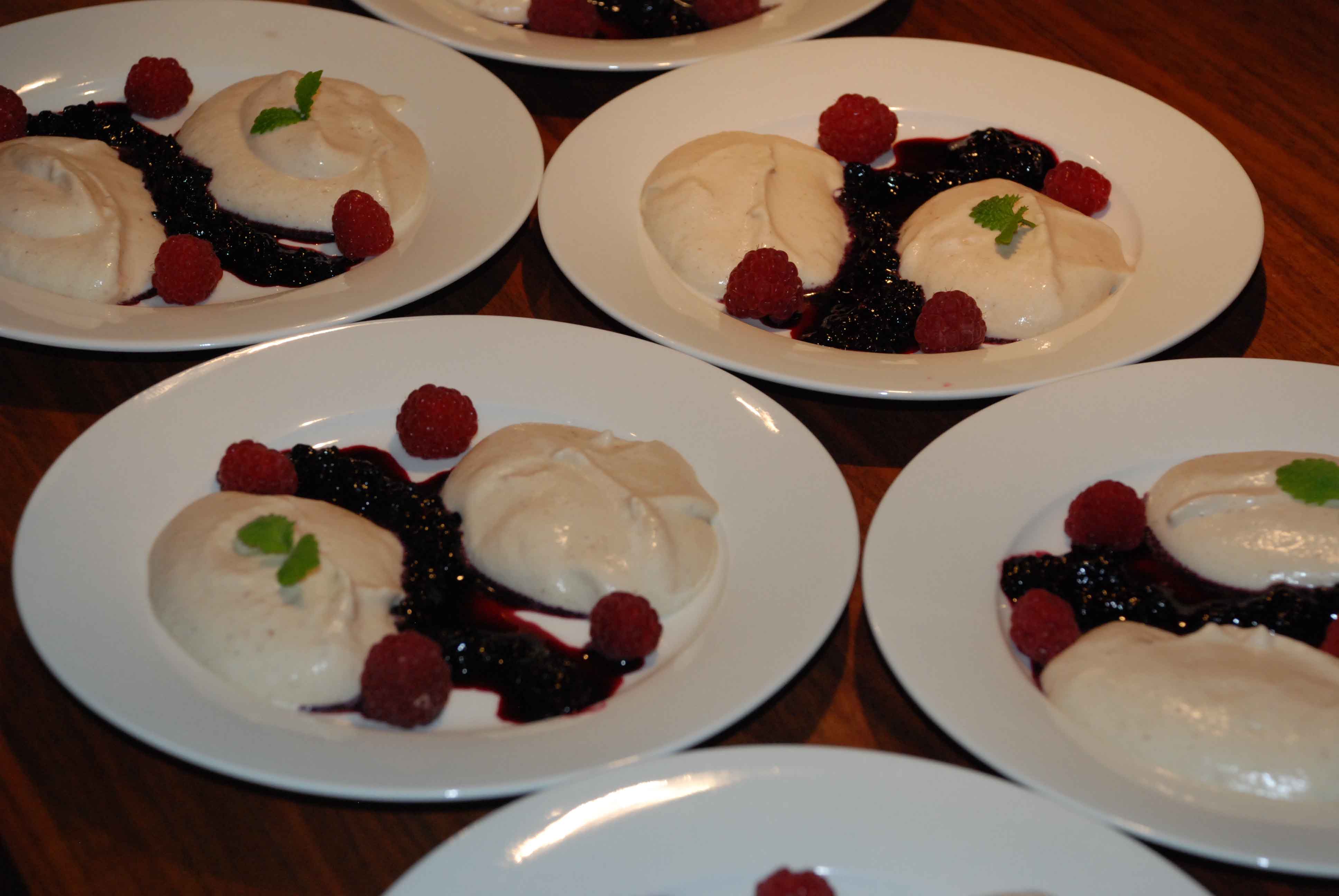Marronimousse mit Holunderconfit