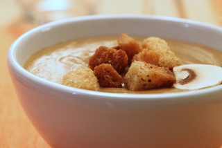 Brotsuppe mit Knoblauch