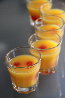 Camparisphären in Orangensaft