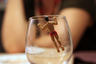 Starker Mann am Glas