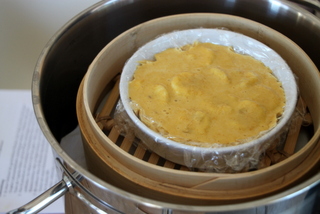 Gedämpfter Bananenkuchen mit Kokossauce