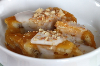 Bananenkuchen an Kokossauce