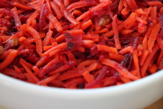 Randen-Karotten-Salat mit Walnüssen
