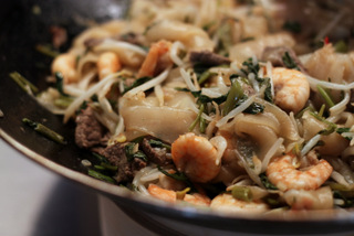 Gebratene Reisnudeln mit Rindfleisch 